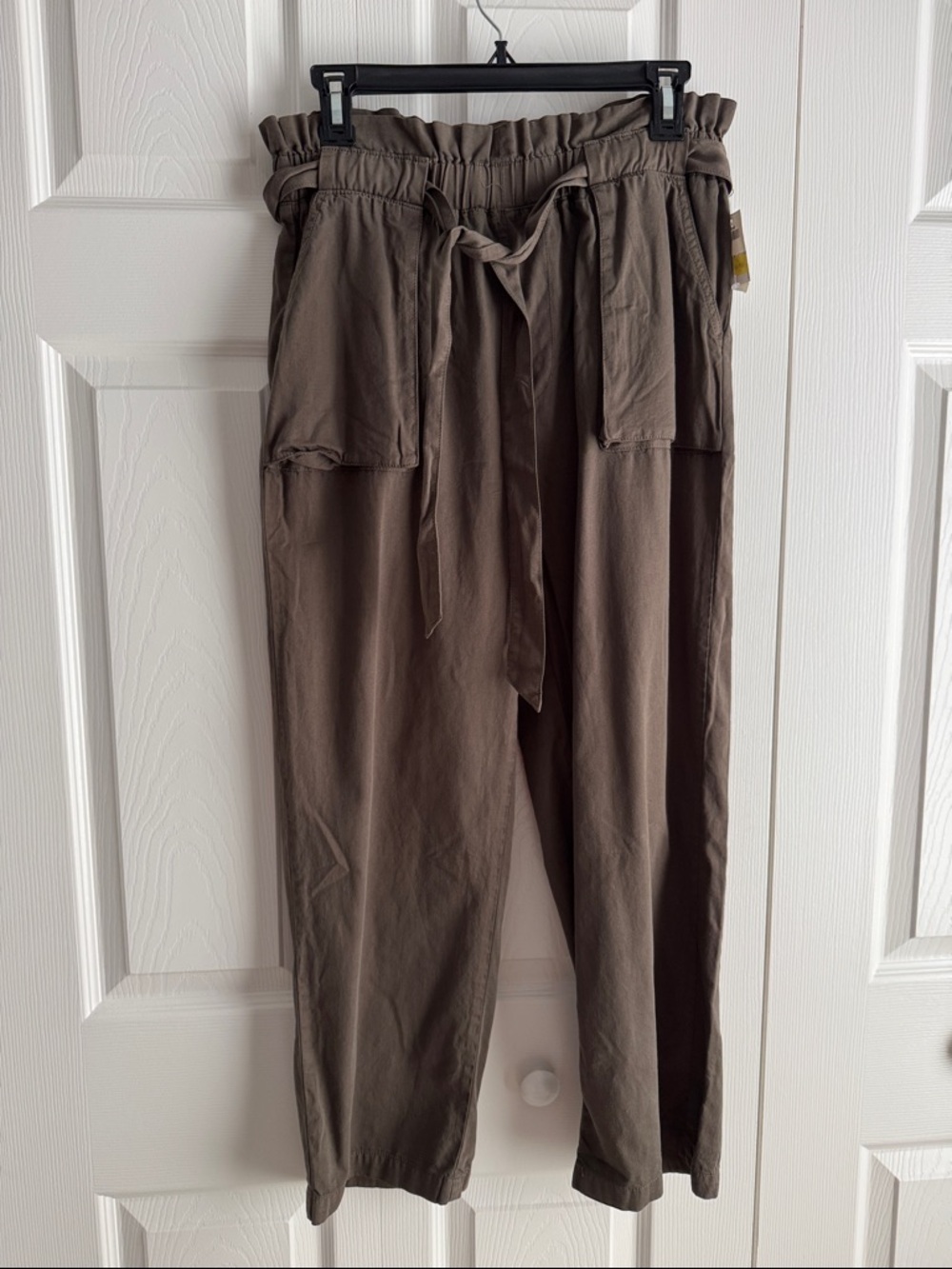 Romeo & Juliet Couture Capri Length Olive Green Cargo Paperbag Waist Pants